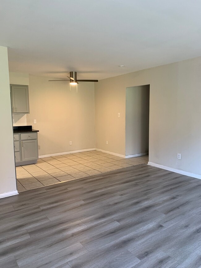Photo - 730 Ohio Pike (Cincinnati, OH) Apartment