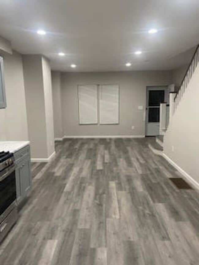 Building Photo - Gorgeous Front Porch Row - Ogontz