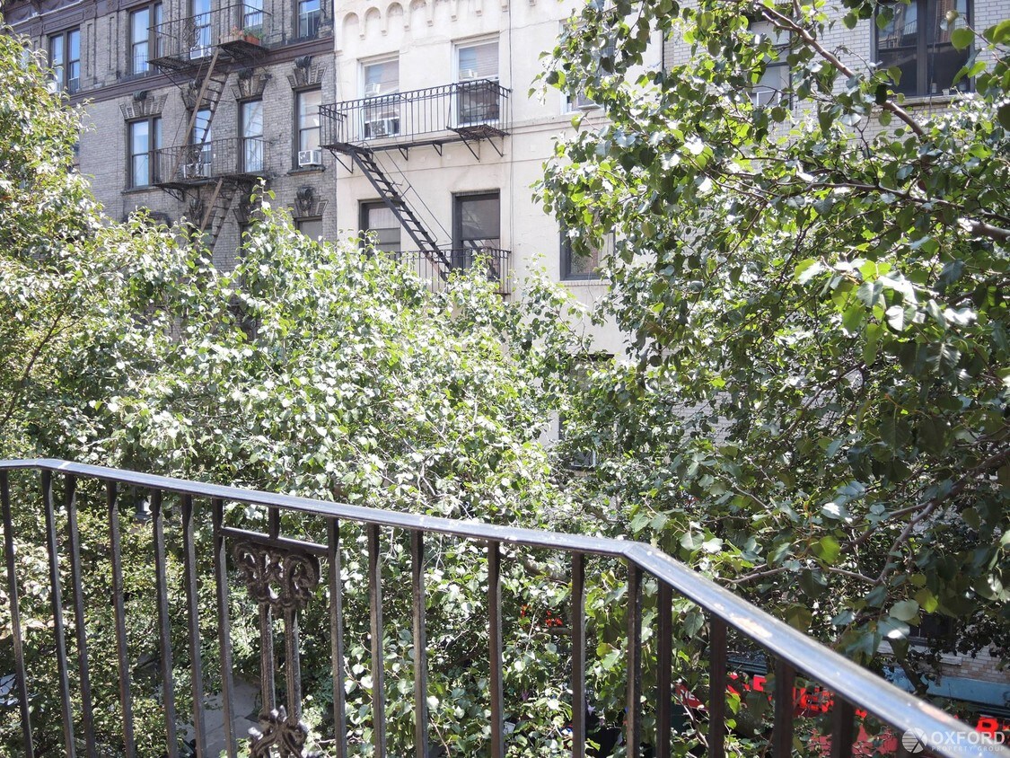 Building Photo - 211 Thompson Street