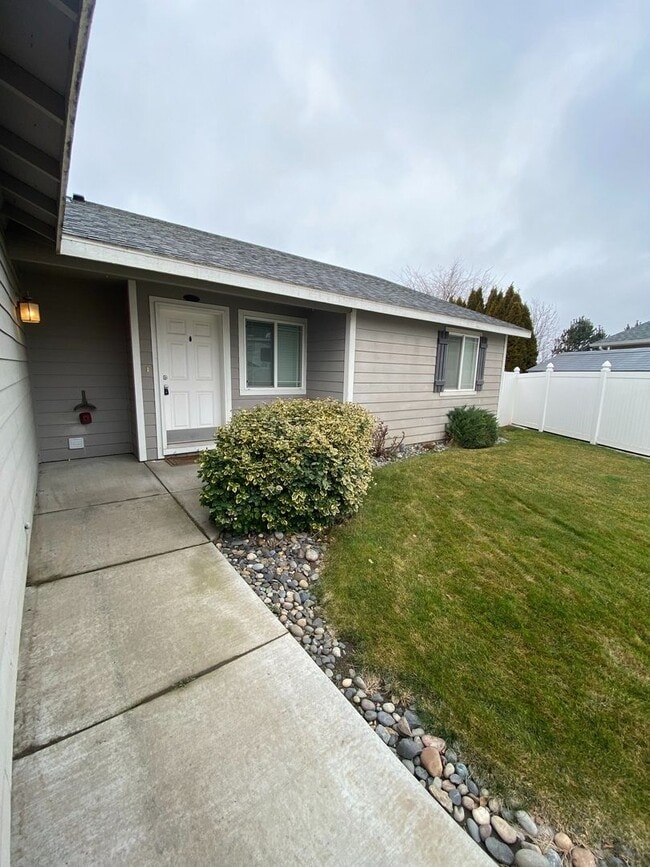 Foto del edificio - 5822 Austin Ct