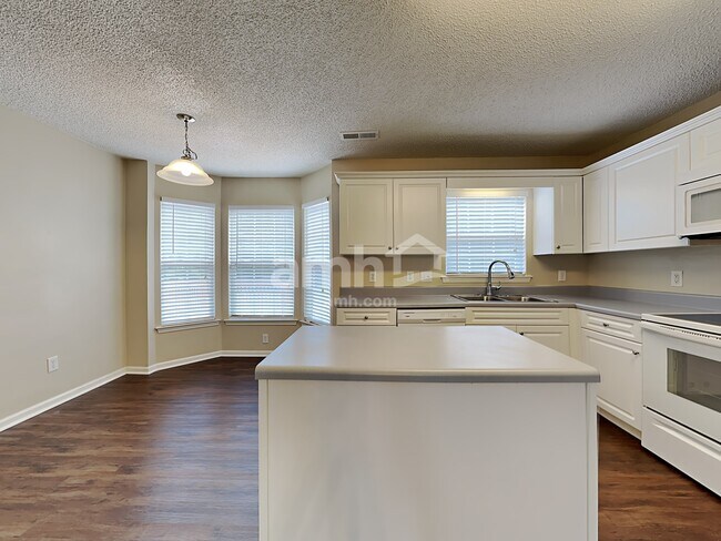 Building Photo - 6200 Hickory Creek Rd