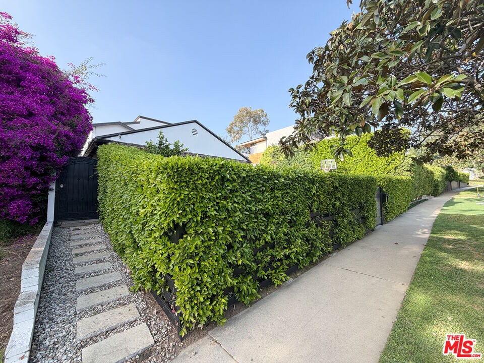 Foto del edificio - 13219 Rose Ave