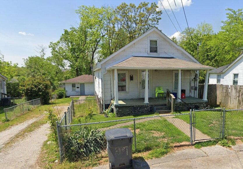 Primary Photo - 117 E Locust St