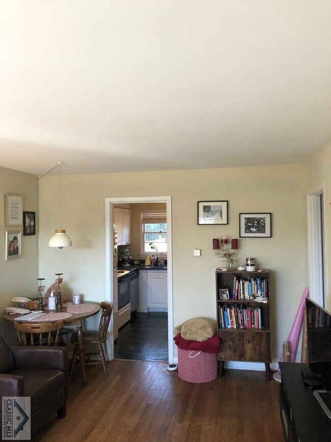 Building Photo - 519 Castalia Ave