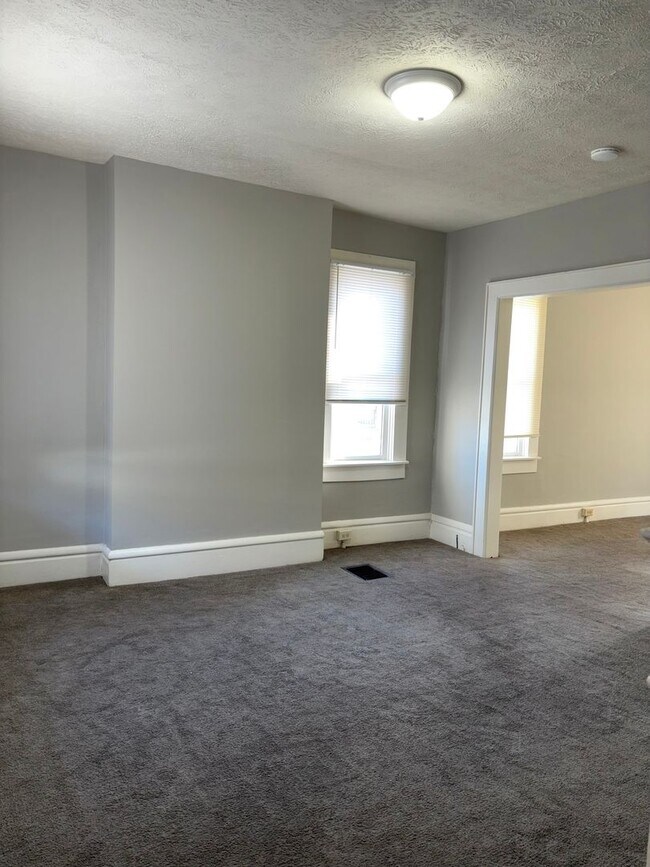 Foto del edificio - 889-895 East Fulton Street