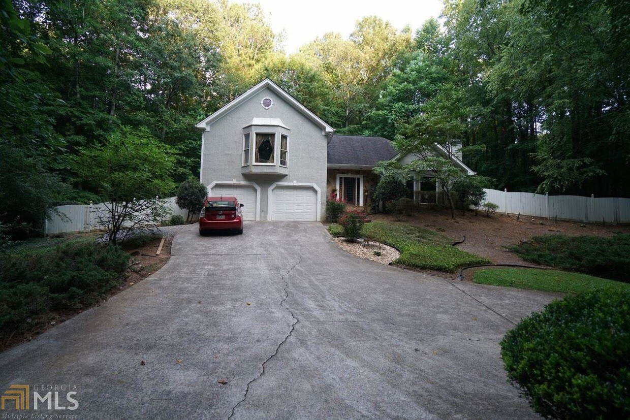 Primary Photo - 1175 Pine Grove Pointe Dr