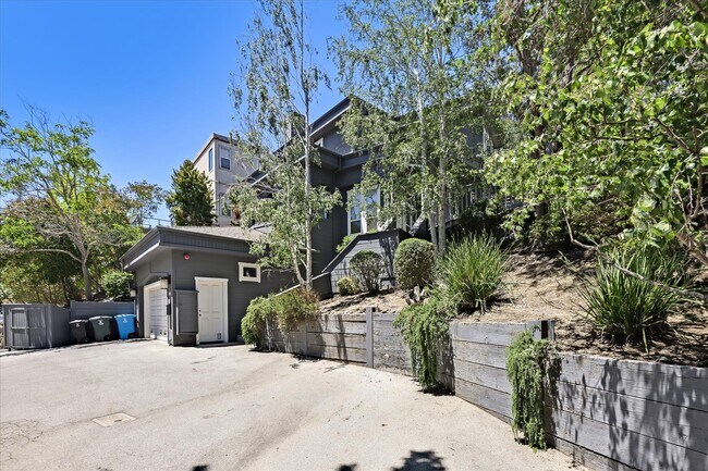 Building Photo - 2448 Park Rd