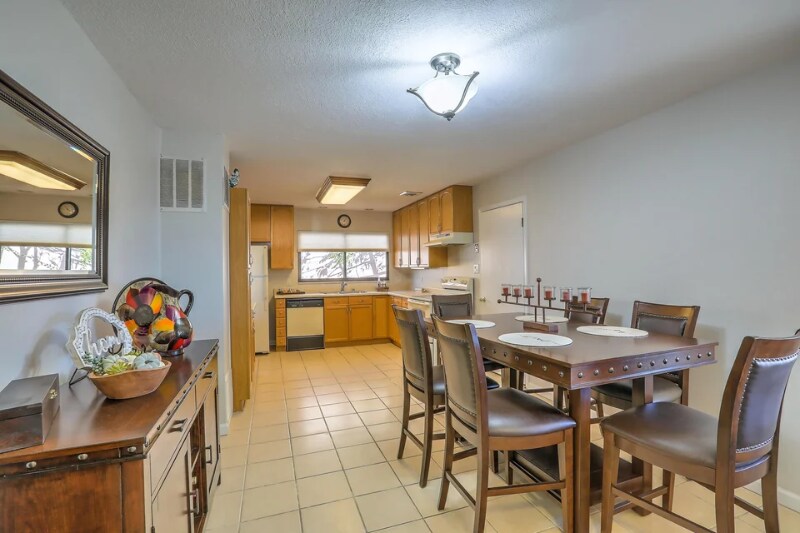 Foto principal - 10513 Apache Ave NE