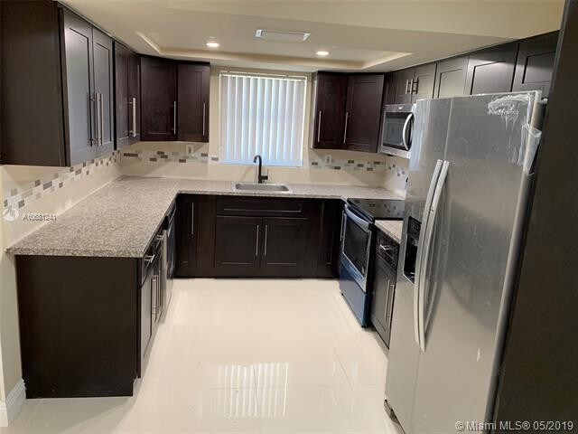 Foto del edificio - 10835 NW 7 ST  22-41