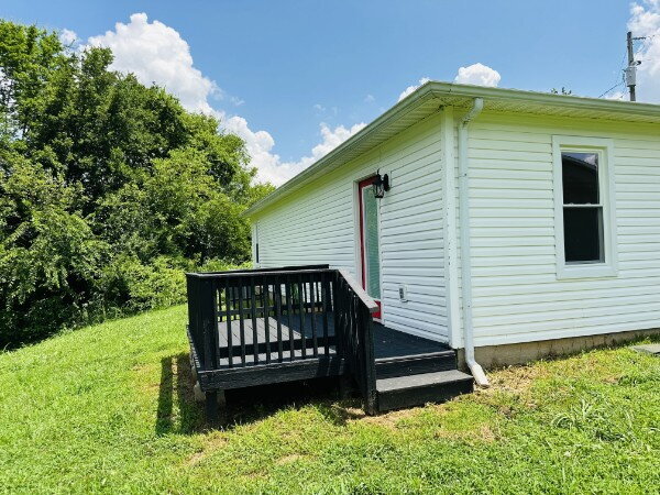 Building Photo - 586 Foxfield Rd