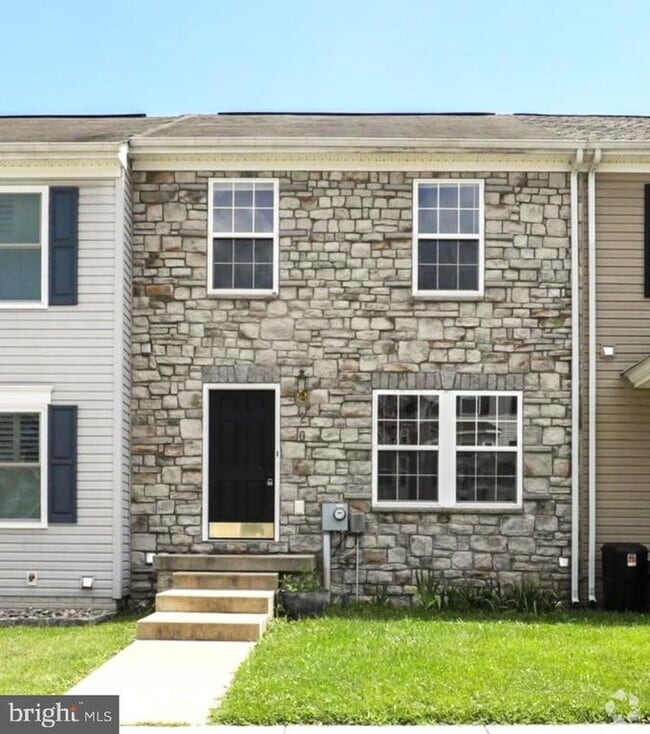 Building Photo - 20 Dunlap Dr