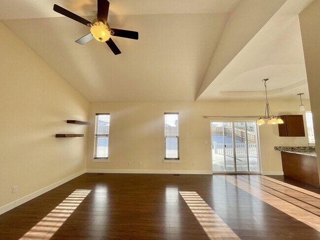 Foto del edificio - 4466 Shadowglen Dr
