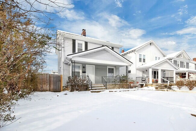 Foto del edificio - 587 S Ogden Ave