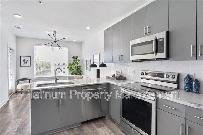 Building Photo - 525 Parkway Dr NE