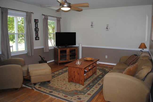living room - 1505 Sedwick Road