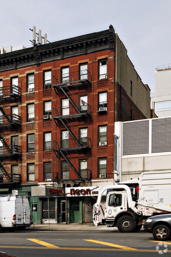 Primary Photo - 725 11th Ave