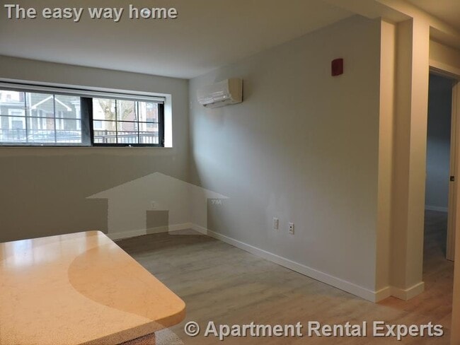 Building Photo - 10 Soden St