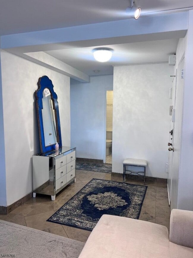 Foto del edificio - 1375 River Rd