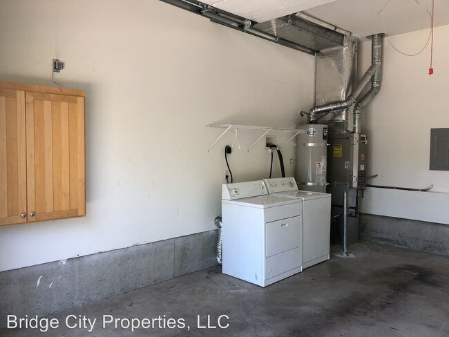 Building Photo - 4704 SE 28th Pl