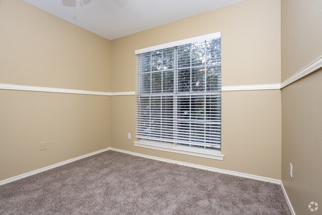 2BR, 1BA - 886SF - Oak Forest