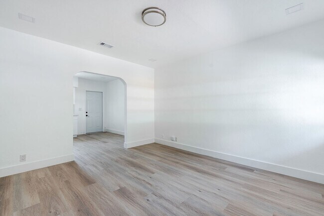 Foto del edificio - 323 NW 21st Ave