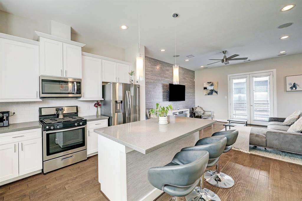 Primary Photo - 2625 Hutchins St