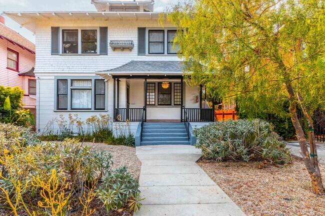 Building Photo - 2627 Halldale Ave