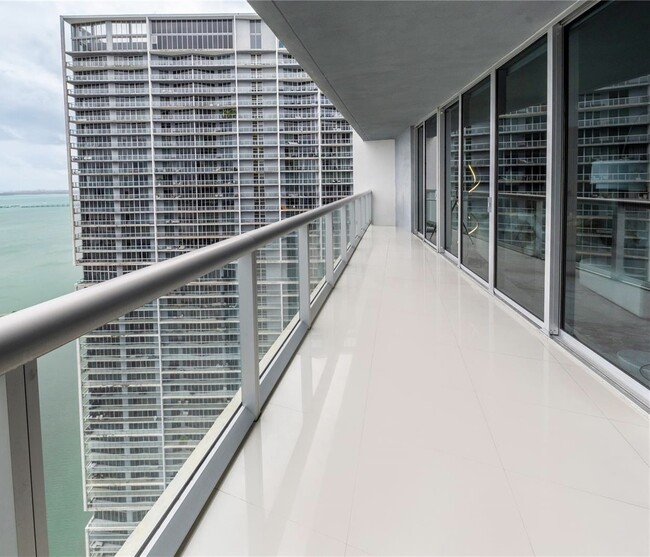 Foto del edificio - 465 Brickell Ave