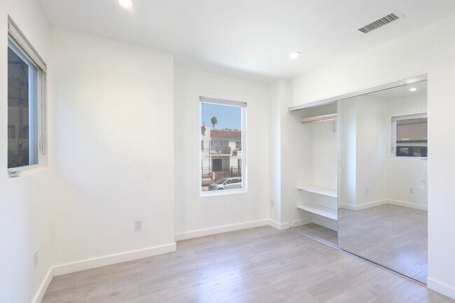 Foto del edificio - 425 N Coronado St