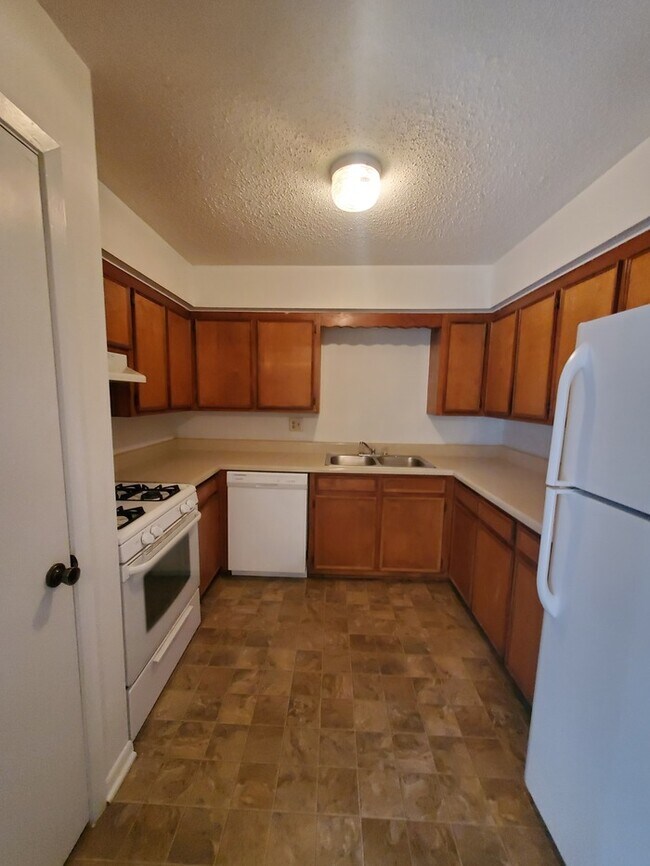 Building Photo - 1612 Avenue O, #7B Upstairs
