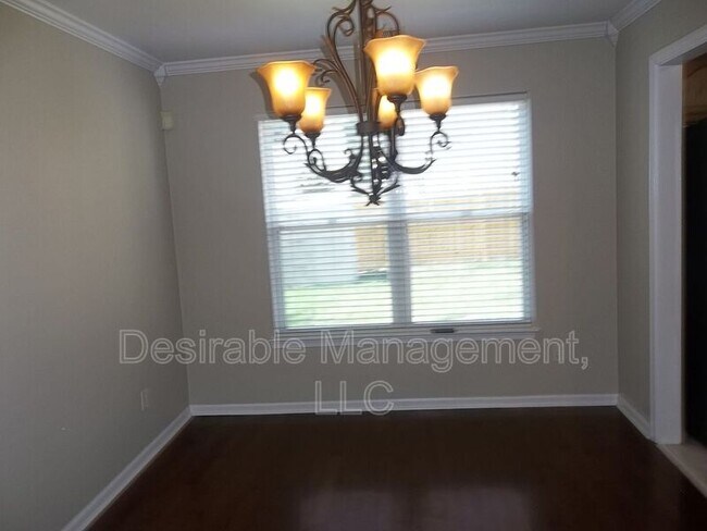 Foto del edificio - 300 High Point Rd
