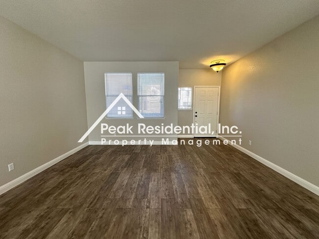 Foto del edificio - Newer 5bd/3ba Rocklin home with Lots of Ex...