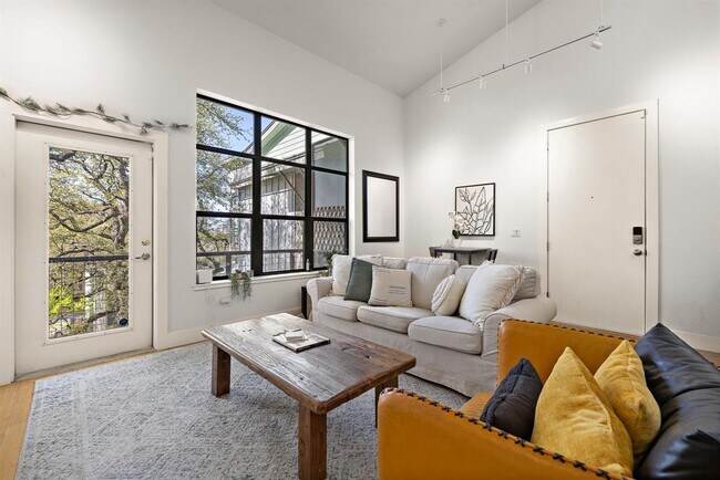 Foto del edificio - 907 Duncan Ln