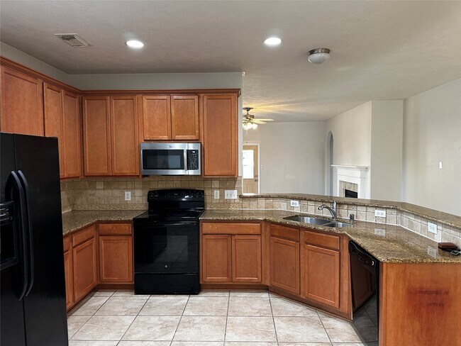 Foto del edificio - 5007 Azalea Meadow Ln