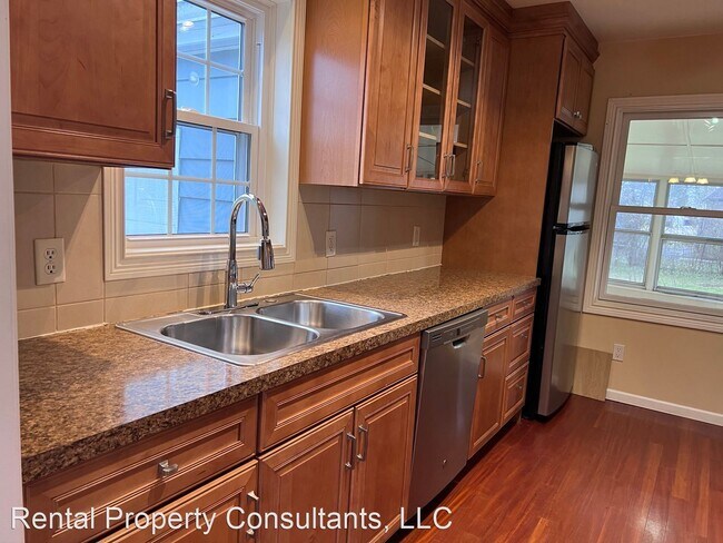 Building Photo - 4 br, 2.5 bath House - 1552 Woodlawn Ave SE
