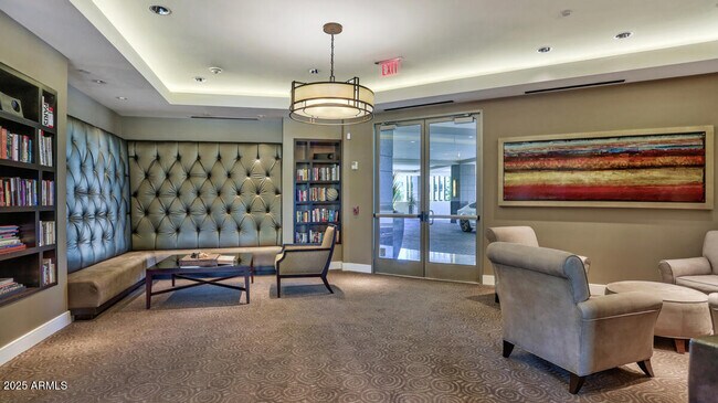 Foto del edificio - 2211 E Camelback Rd