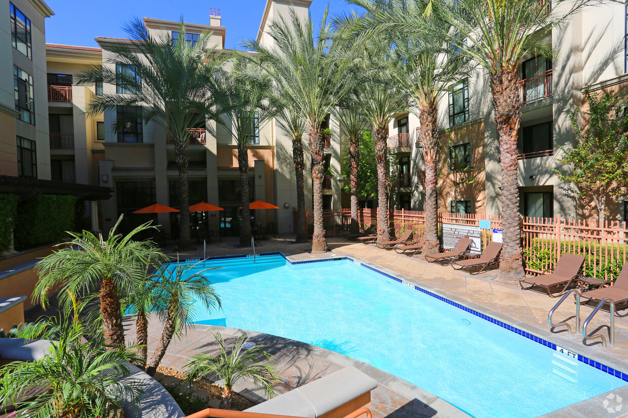 Piscina climatizada - Pasadena Gateway Villas Apartment Homes