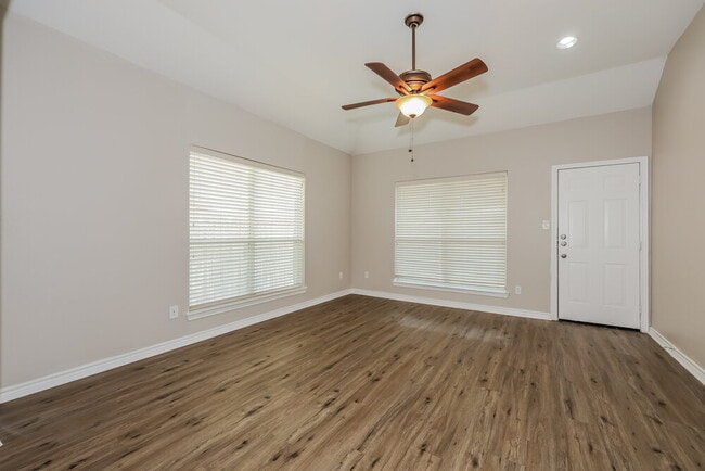 Foto del edificio - 1428 Park Crest Dr