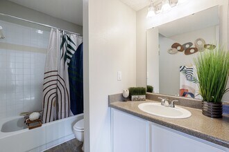 Building Photo - Skyler Ridge Apartments