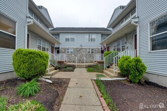 Building Photo - 144 Keswick Dr