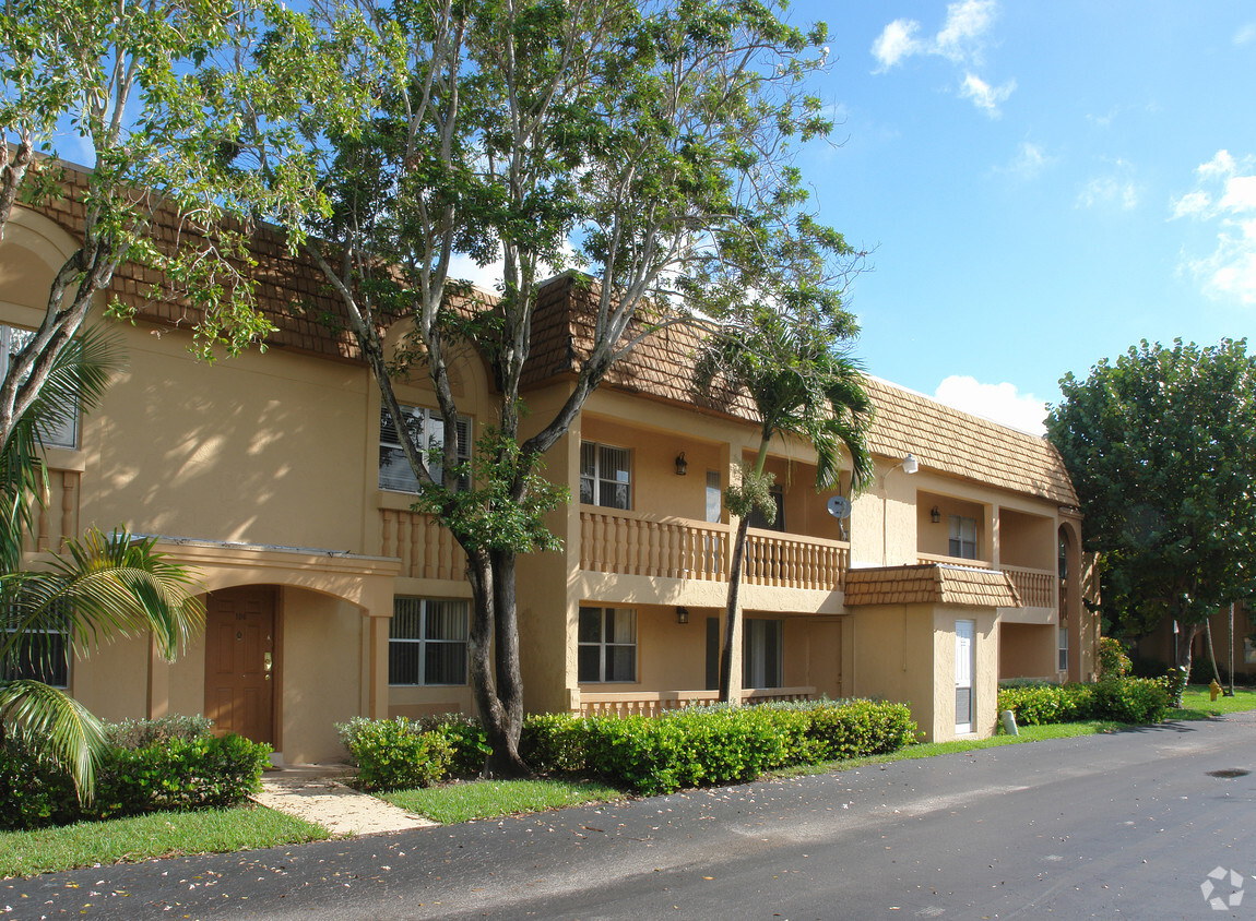 Primary Photo - Fountain Apartments