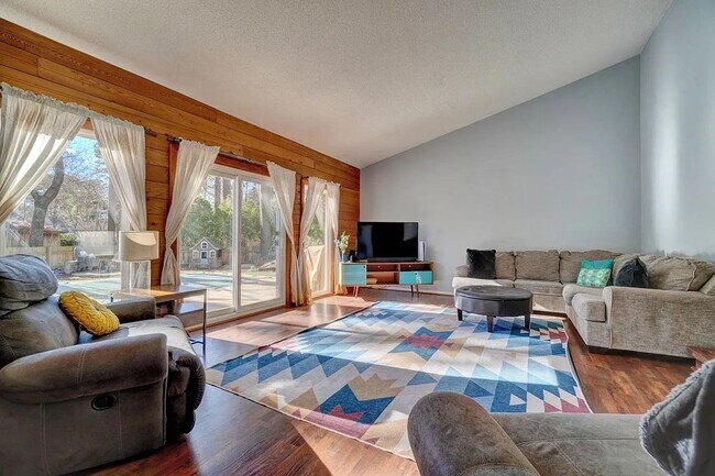 Foto del edificio - 3 bedroom 2 bath home Chesapeake home with a pool