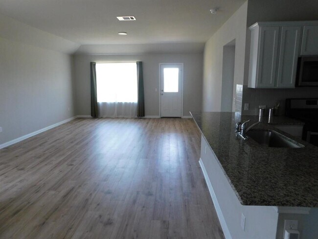 Building Photo - 104 Royal Palm Way