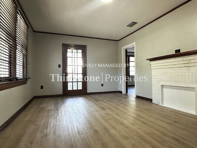 Foto del edificio - 6511 Evelyn Dr