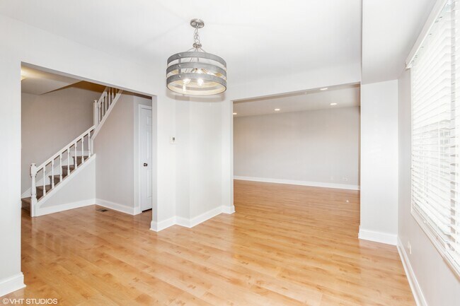 Building Photo - 401 N Salem Dr