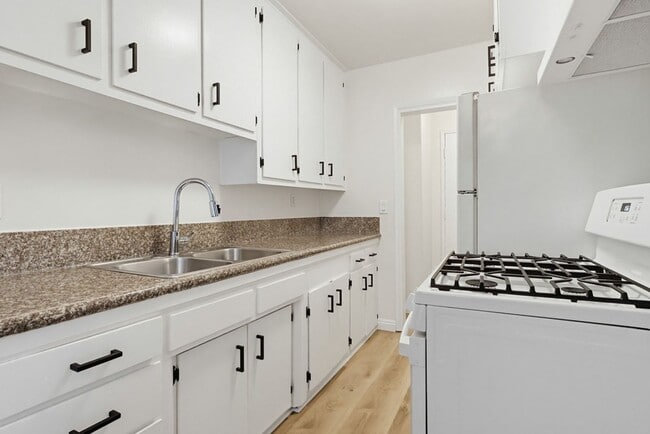 Foto del edificio - 537 E Hyde Park Blvd