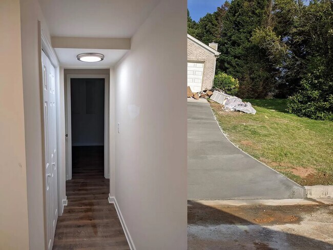 Building Photo - 10365 Meadow Crest Ln
