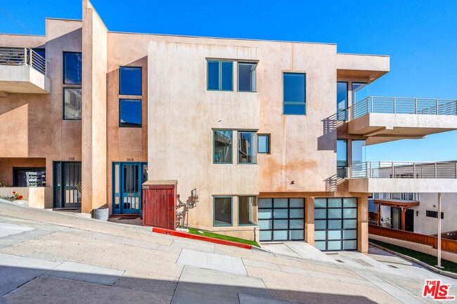 Building Photo - 308 Gull St