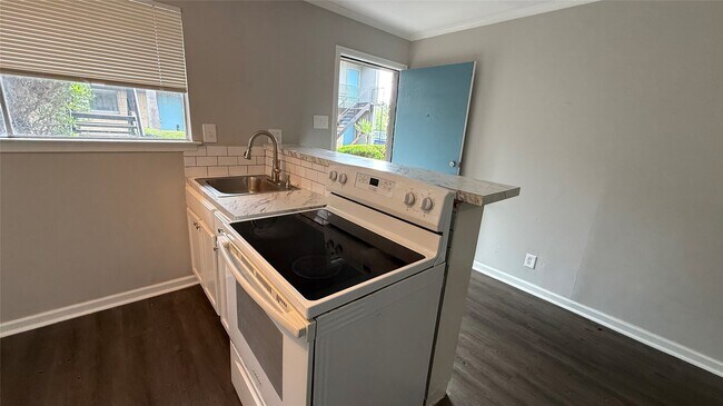 Foto del edificio - 1660 Richmond Ave.