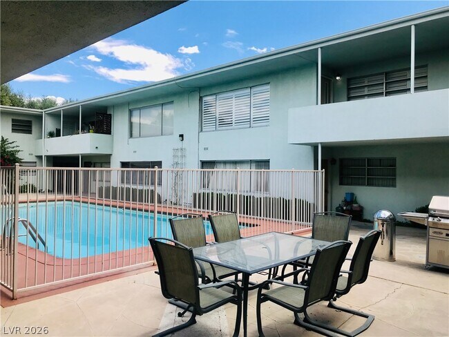 Building Photo - 1700 Rexford Dr